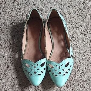 Mint, pointed toe, cut out design flats